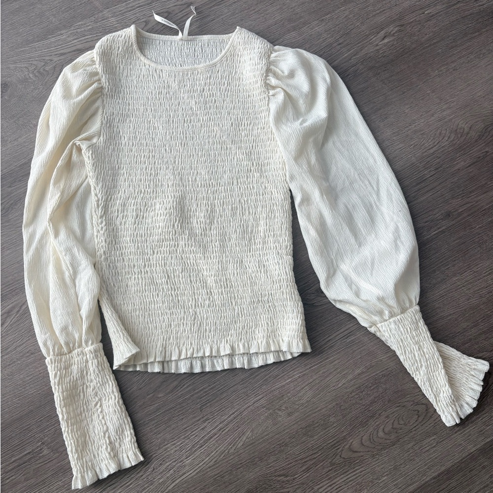 *Almost New* 
Cream Ruffle Long sleeve top
